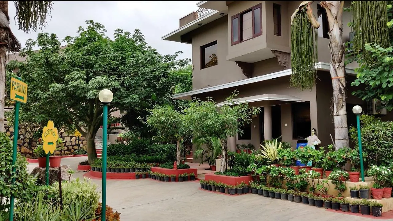 Araliayas Resort & Spa Udaipur 4*,